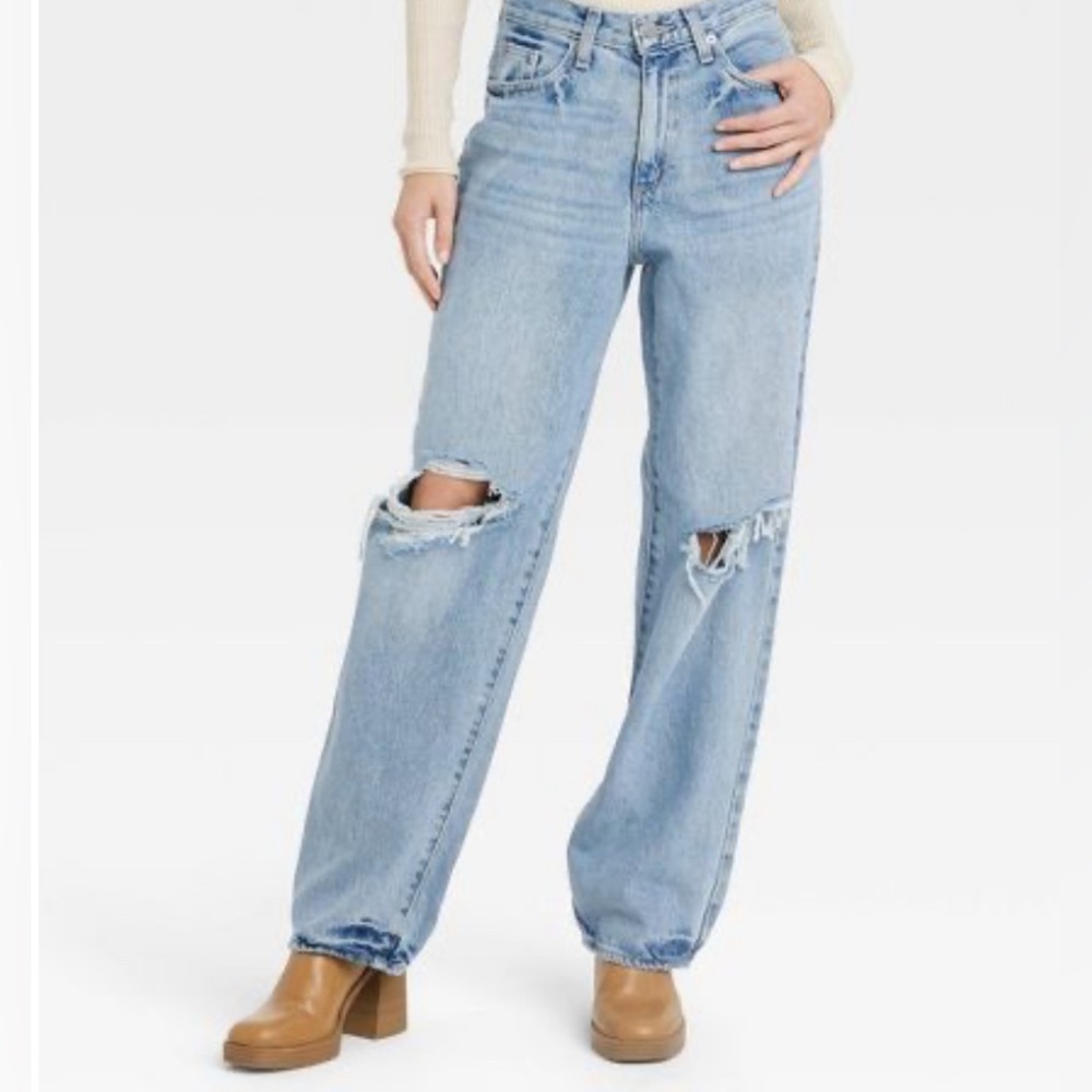 Universal Thread Light Wash Straight Leg Ripped Jeans